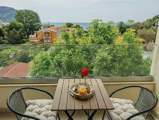 Via Mare Apartments — photo 2