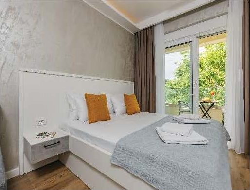 Via Mare Apartments — photo 10