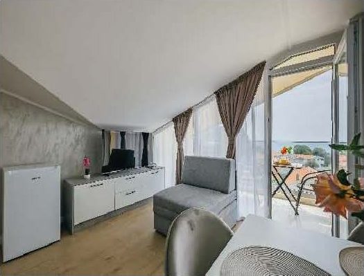 Via Mare Apartments — photo 25